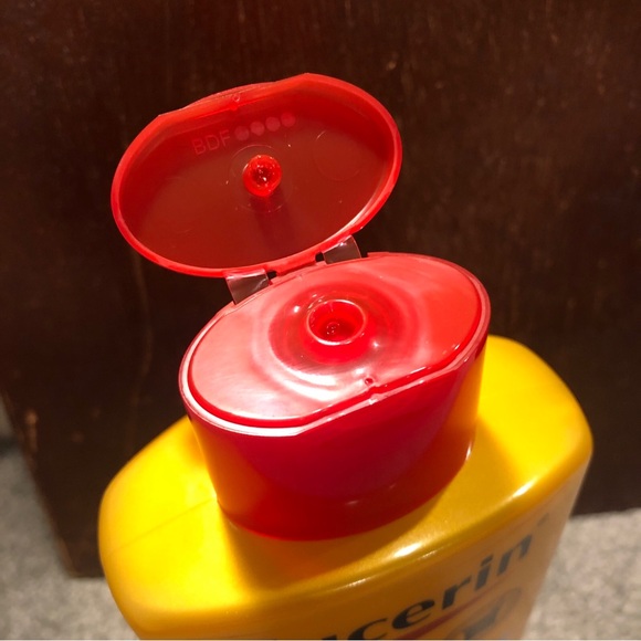 Eucerin Skin Calming Body Wash for Dry & Itchy Skin Fragrance Free, 16.9oz - Picture 7 of 8